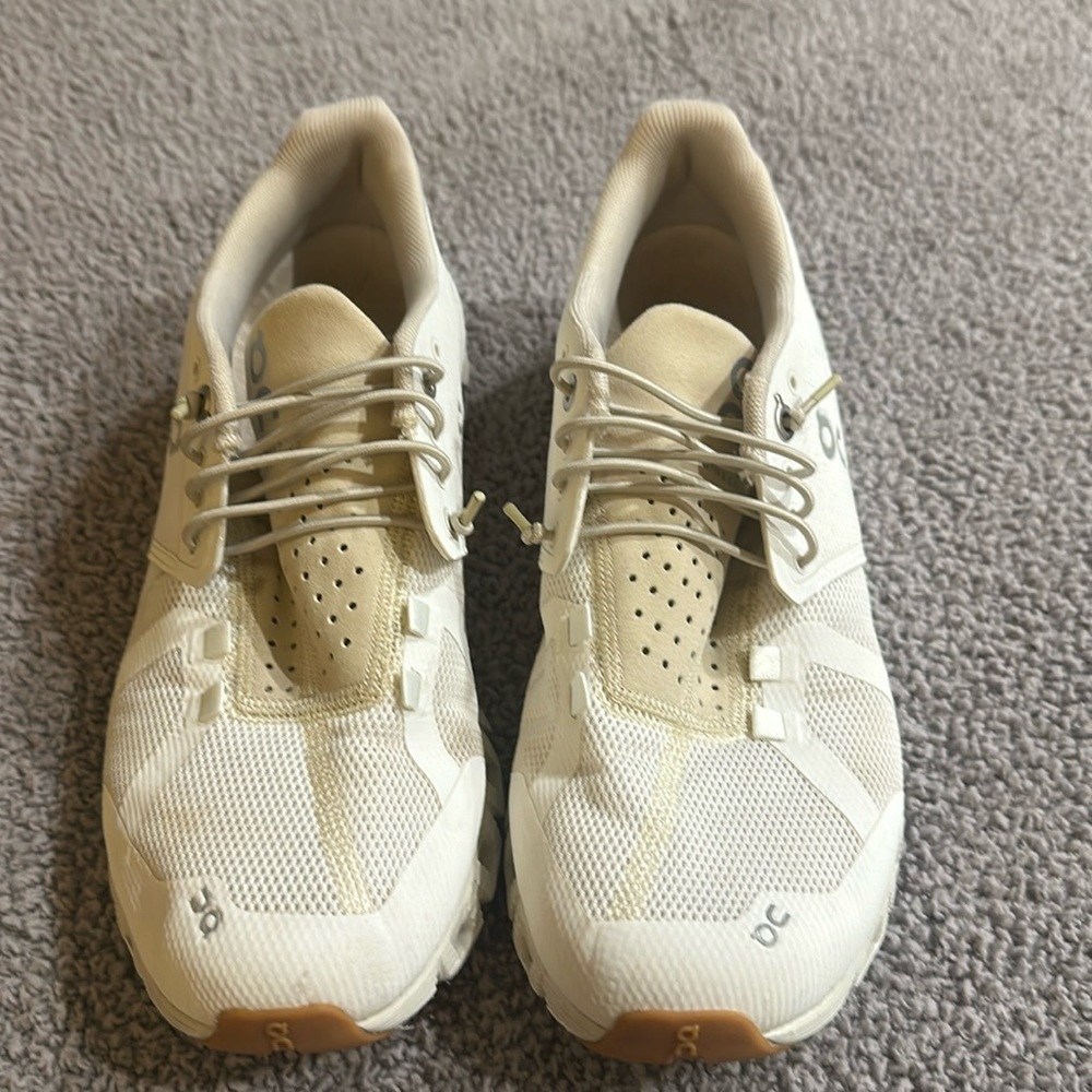 On Cloud 5 women’s shoe.